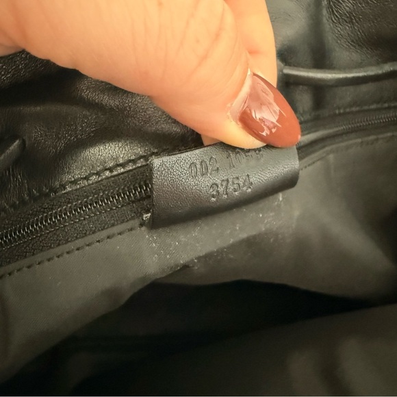 Vintage Gucci black leather drawstring medium shoulder tote bag - Picture 6 of 16